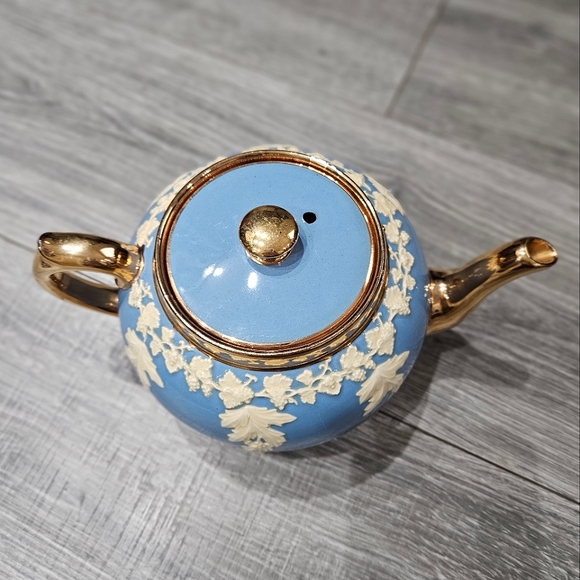 🌟 MAKE OFFER  Vintage Gibsons Staffordshire Blue Raised leaf Teapot Wedgwood 🐕 - Picture 3 of 9